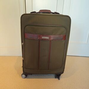 Hartman Stratum XG 22” Expandable Spinner Suitcase